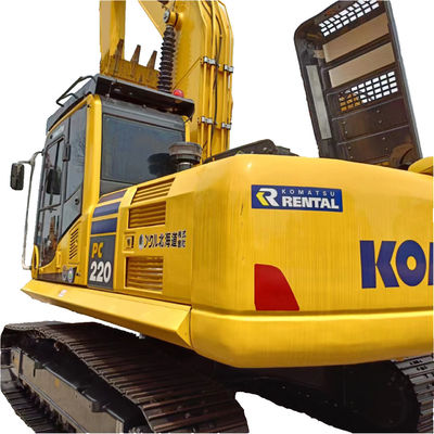 Экскаватор Komatsu PC220 с массой 22000 кг и оригинальным гидравлическим цилиндром