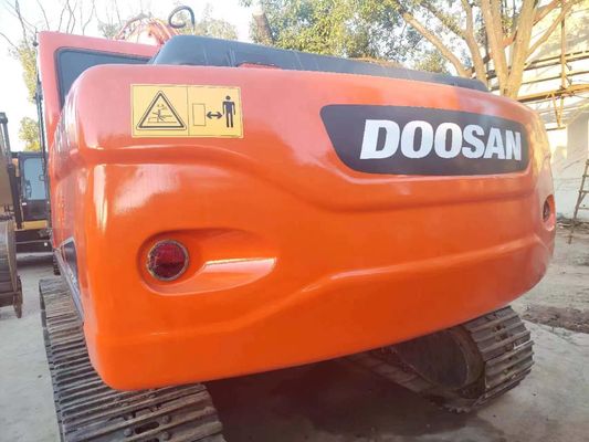 25тонная экскаваторная машина Doosan DX225LC в хорошем состоянии