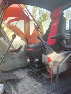 25тонная экскаваторная машина Doosan DX225LC в хорошем состоянии