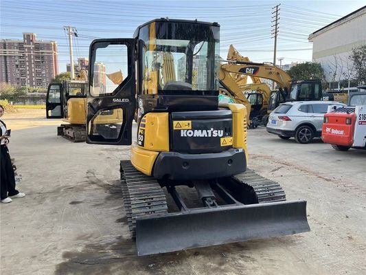 Подержанный экскаватор Komatsu PC50 с хорошей производительностью и массой 5000 кг