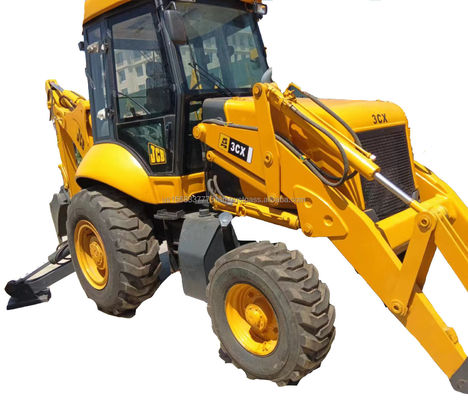 Использованный грузовик JCB 3CX в хорошем состоянии с номинальной нагрузкой 6 тонн и 2016 года