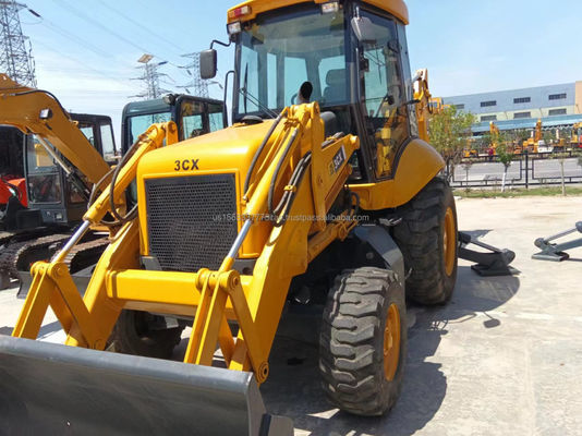 Использованный грузовик JCB 3CX в хорошем состоянии с номинальной нагрузкой 6 тонн и 2016 года