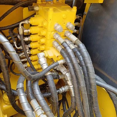 Большая подержанная экскаватор Komatsu PC130 с оригинальным гидравлическим цилиндром