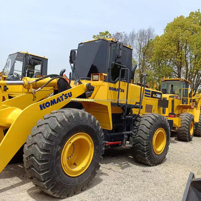 Komatsu WA 380 Используемый погрузчик в магазинах строительных материалов с отличными характеристиками