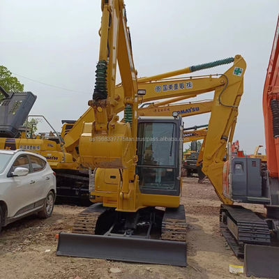 Komatsu PC56-7 Подержанный экскаватор с 0-2000 рабочими часами и оригинальным гидравлическим клапаном