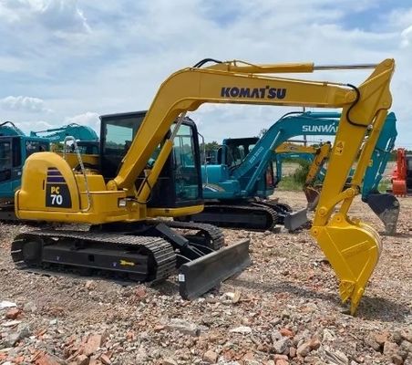 Экскаватор Komatsu PC70 с оригинальным гидравлическим цилиндром и массой 7000 кг