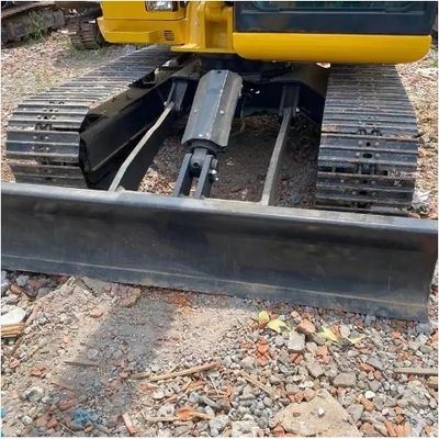 Экскаватор Komatsu PC70 с оригинальным гидравлическим цилиндром и массой 7000 кг