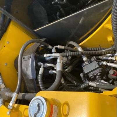 Экскаватор Komatsu PC70 с оригинальным гидравлическим цилиндром и массой 7000 кг