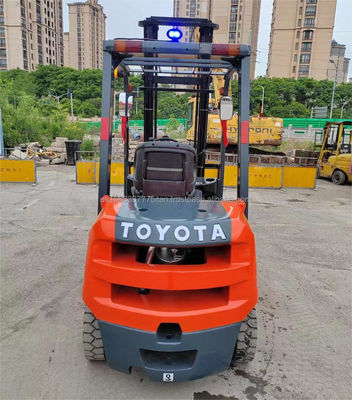 Мощный и доступный подержанный вилочный погрузчик TOYOTA 9F30 для вашего склада