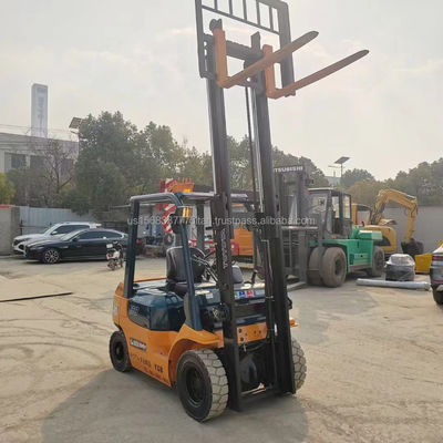 Погрузчик Toyota FD50 с мощностью 45 кВт и весом 4500 кг