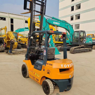 Погрузчик Toyota FD50 с мощностью 45 кВт и весом 4500 кг