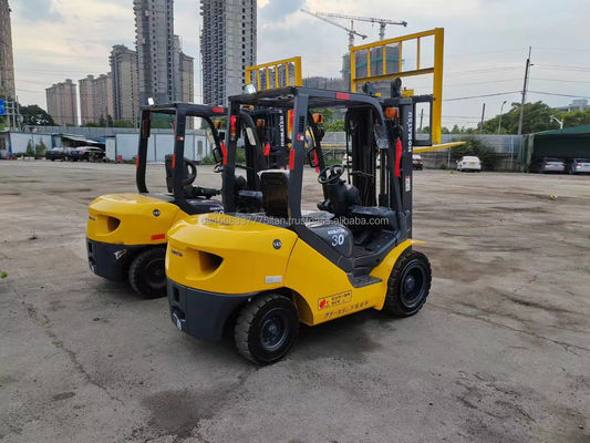 Подержанный дизельный вилочный погрузчик Komatsu 3 тонны 30 с рабочим временем 0-2000 часов и легким обслуживанием
