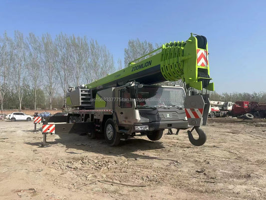 Подержанный 90-тонный кран Zoomlion с максимальной высотой подъема 4,5 м и превосходными характеристиками