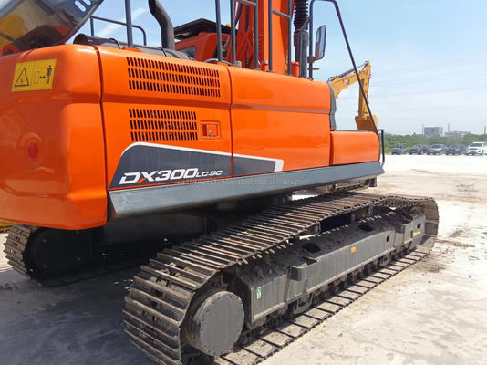Использованный экскаватор Doosan DH300 с рабочей массой 30 тонн и оригинальным гидравлическим клапаном