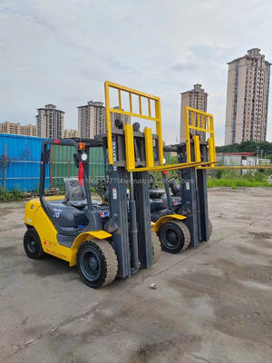 Использованный вилочный погрузчик Komatsu 30 с отличными характеристиками и минимальной высотой подъема 4.5