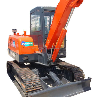 Подержанный экскаватор DOOSAN DH55 с хорошей эффективностью и оригинальным гидравлическим цилиндром