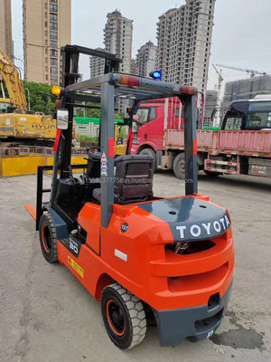 Подержанный вилочный погрузчик Toyota 9F30 Надежное и долговечное решение для обработки материалов