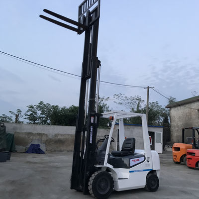 Япония TCM Forklift Manufacture 2,5-тонные подержанные вилочные погрузчики с оригинальным гидравлическим клапаном