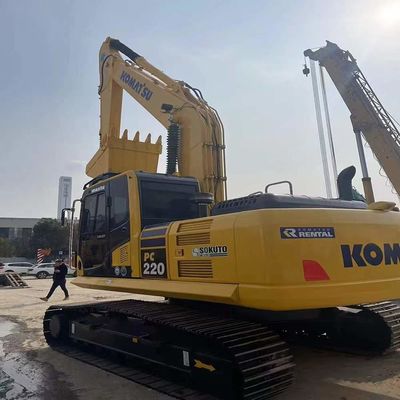 Подержанный экскаватор Komatsu PC220 с емкостью в 1,2 м3 и мощностью 119 кВт по доступной цене