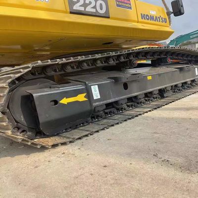 Подержанный экскаватор Komatsu PC220 с емкостью в 1,2 м3 и мощностью 119 кВт по доступной цене