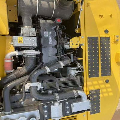 Подержанный экскаватор Komatsu PC220 с емкостью в 1,2 м3 и мощностью 119 кВт по доступной цене