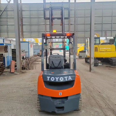 2012 год TOYOTA Подержанный дизельный вилочный погрузчик с высокой эффективностью и длиной вилки 1000 мм
