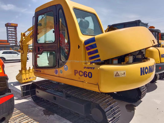 6 тонн Komatsu PC60 Подержанный экскаватор с оригинальным гидравлическим клапаном и низким рабочим временем